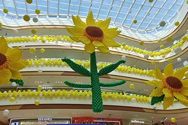 Largest balloon sculpture of a flower